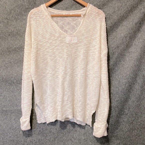 GYK Sweaters - Off white lightweight v-neck sweater, women size large